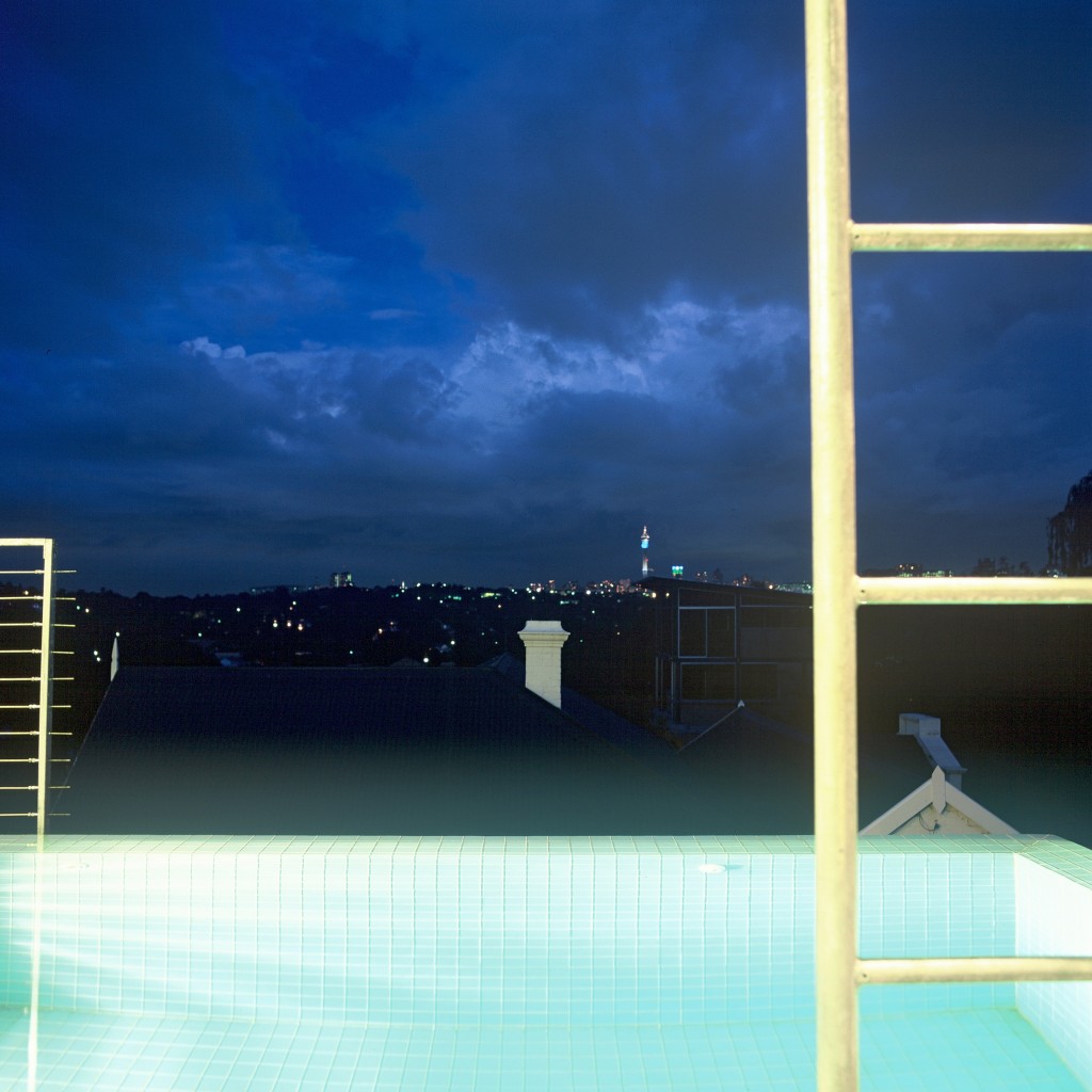 (21) 2nd floor living area pool